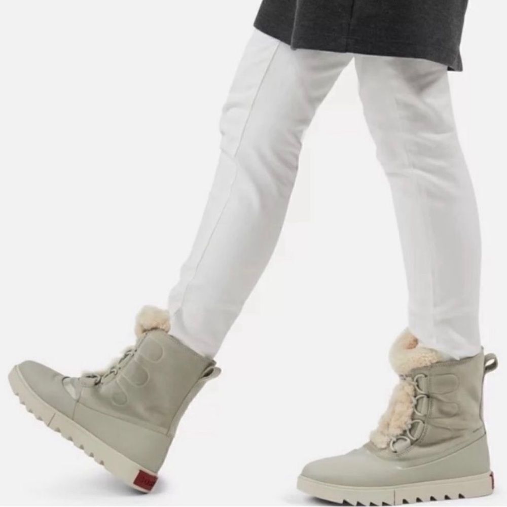 New Sorel Joan Of Arctic Lite Boots size 8
Brand new never worn before!
$168
